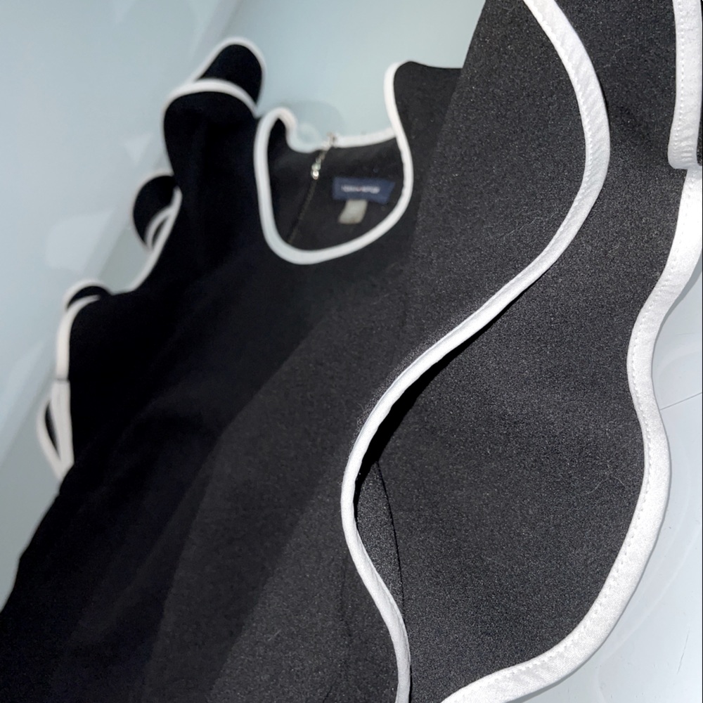 Tommy Hilfiger Unique, Bold Wavy Sleeved Black, White Knee Length Business Dress